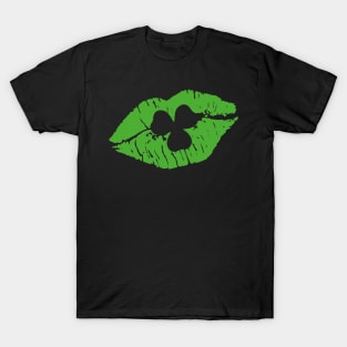 Irish Kiss Shamrock Clover Lips Lipstick St Patricks Day T-Shirt